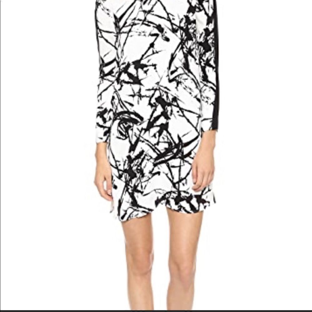 A.L.Cisley Dress Geo Black White V Neckback